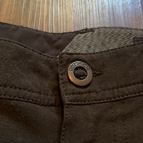 VOLCOM • Chino • Shorts • TRUE TO THIS • Black • 32 • Modern Fit • REPREVE • - Picture 2 of 6